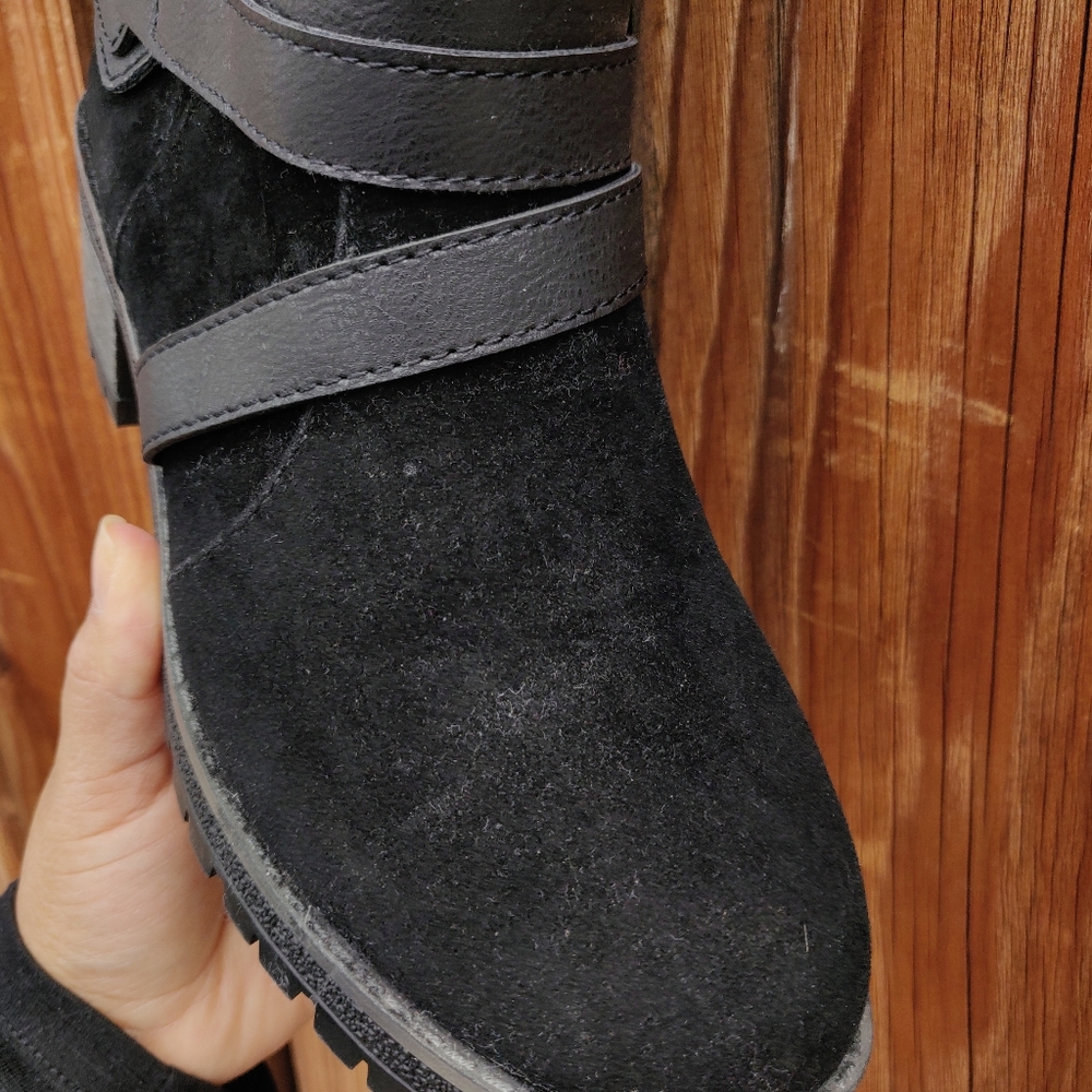 Boots - Picture 2 of 4
